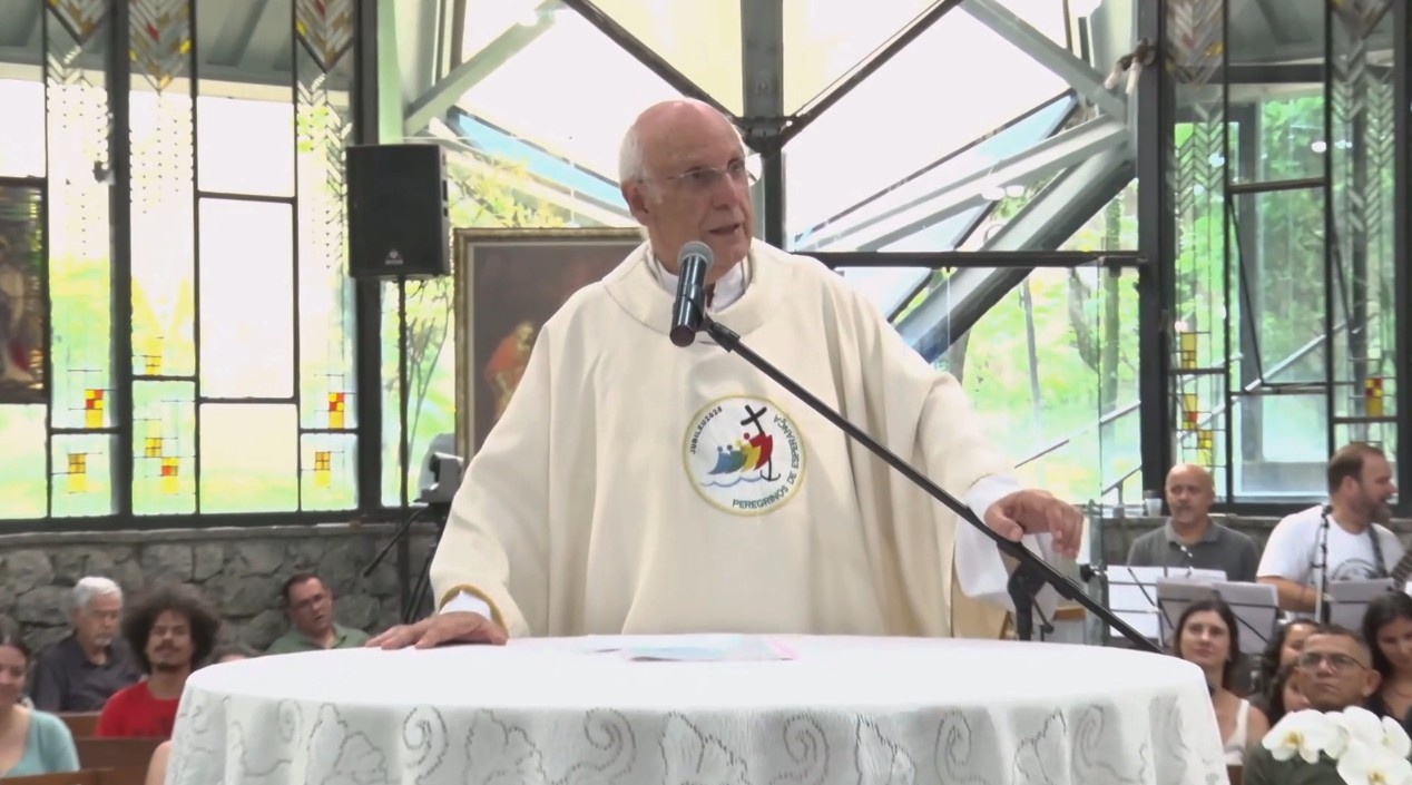 Pe. Julio agradece apoio ao Consultório do Papa e à biblioteca para o povo da rua